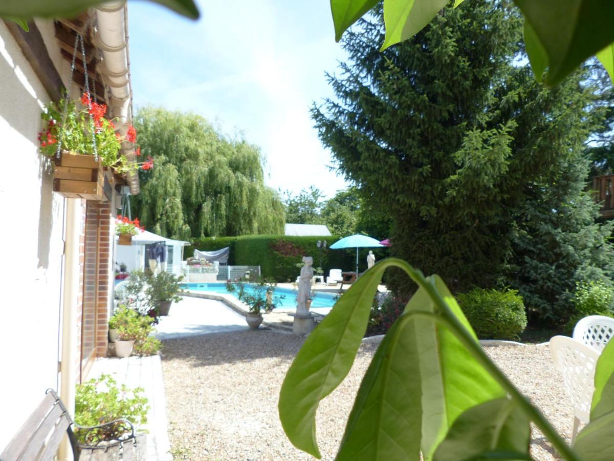Les Dauphins De Mareuil Hotel Exterior photo